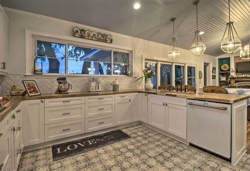 Colonels Island Haven: Panoramic Water Views