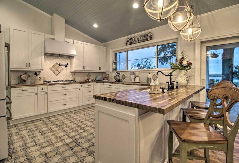 Colonels Island Haven: Panoramic Water Views