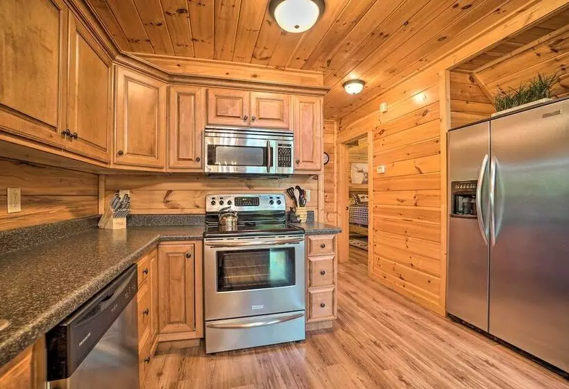 Cozy Cabin Living By Lake Chatuge W/ Covered Patio