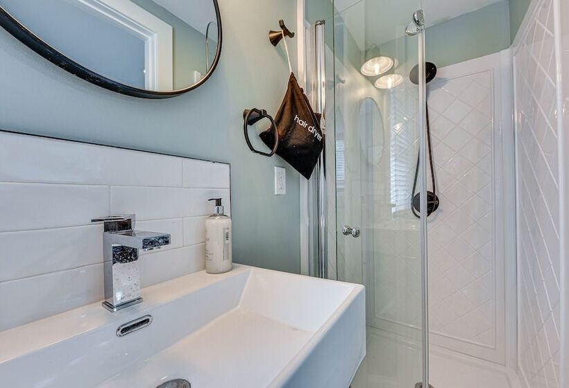 Cozy Jacksonville Cottage, Walkable Location!