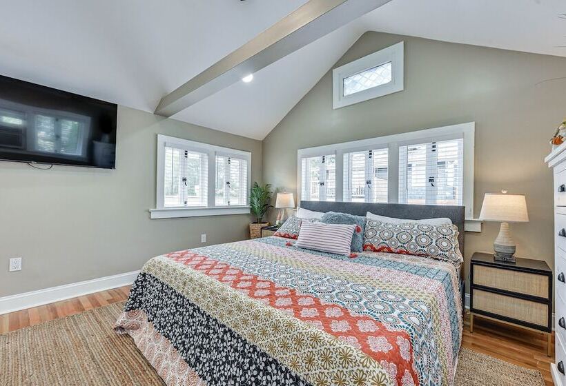 Cozy Jacksonville Cottage, Walkable Location!