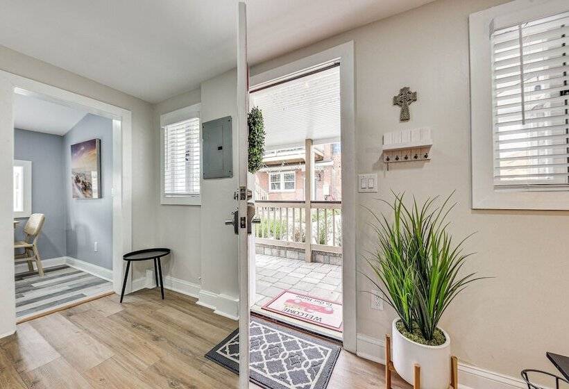 Cozy Jacksonville Cottage, Walkable Location!