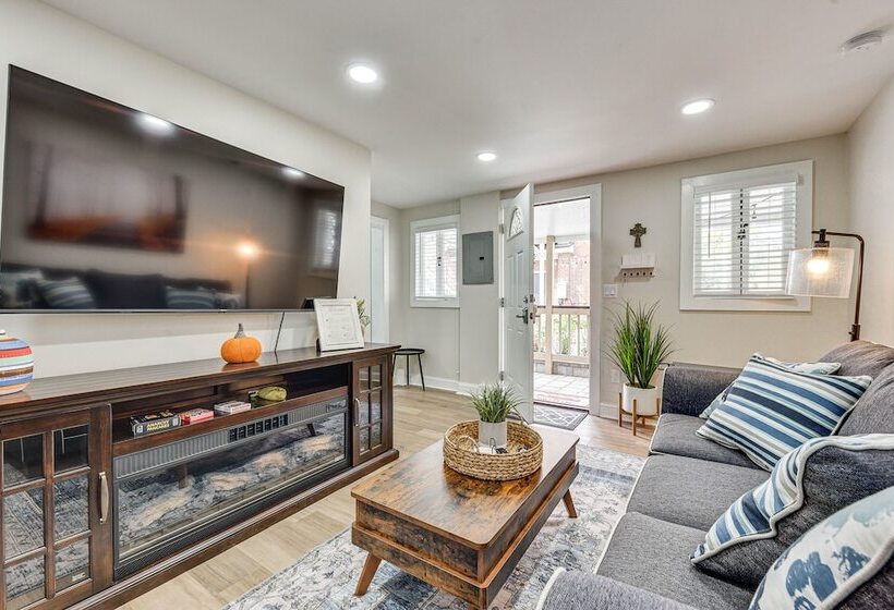 Cozy Jacksonville Cottage, Walkable Location!