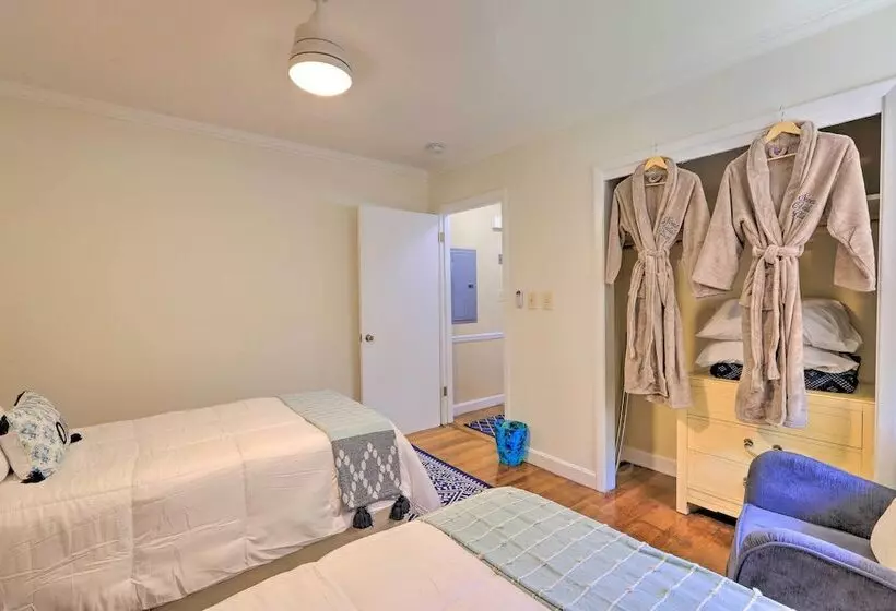 Cozy Jonesboro Abode W/ Yard   18 Mi To Dtwn!