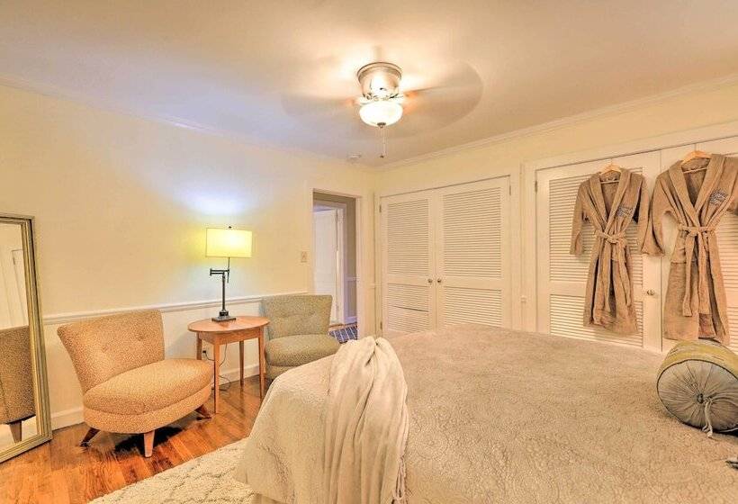 Cozy Jonesboro Abode W/ Yard 18 Mi To Dtwn!