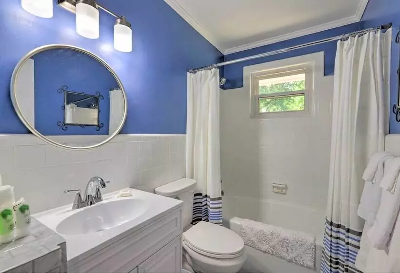 Cozy Jonesboro Abode W/ Yard   18 Mi To Dtwn!