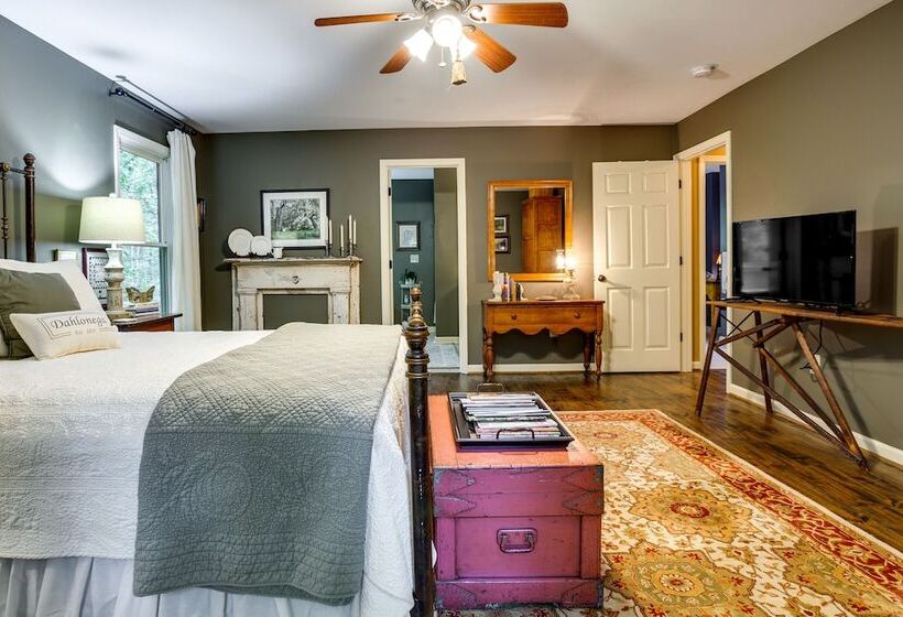 Dog Friendly Dahlonega Home W/ Private Fire Pit!