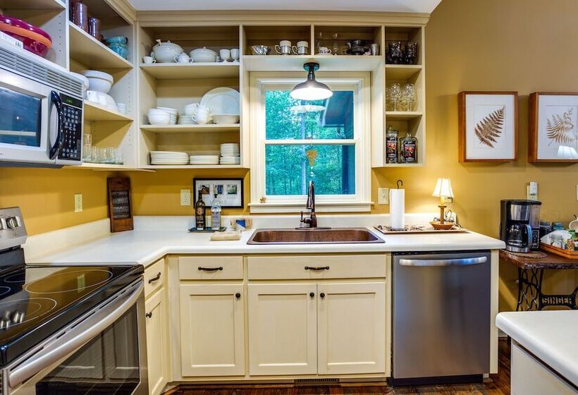 Dog Friendly Dahlonega Home W/ Private Fire Pit!