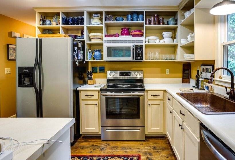 Dog Friendly Dahlonega Home W/ Private Fire Pit!