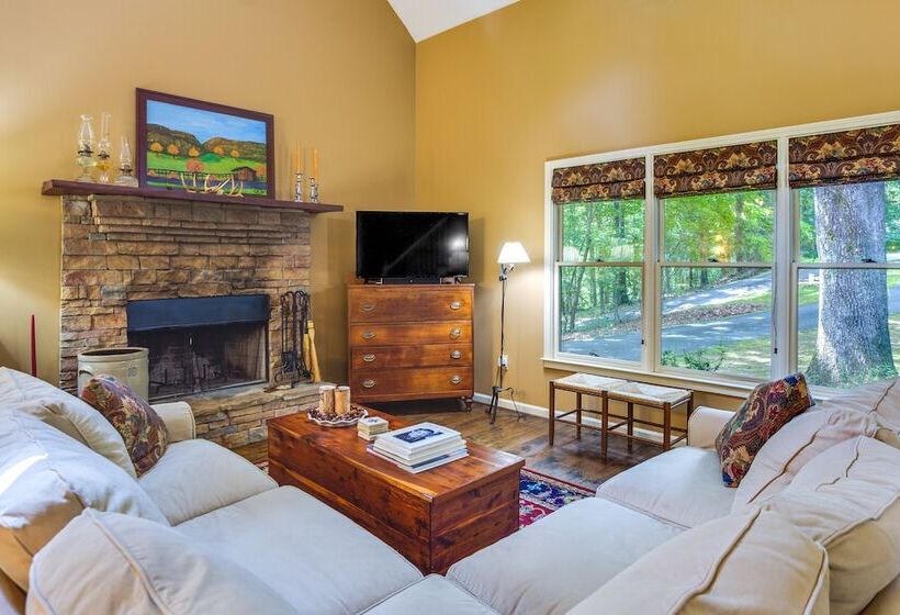 Dog Friendly Dahlonega Home W/ Private Fire Pit!