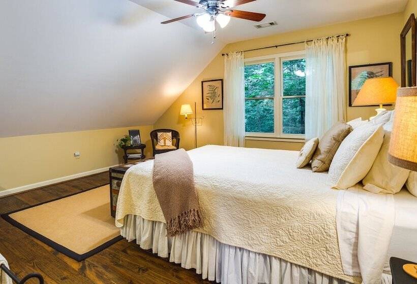 Dog Friendly Dahlonega Home W/ Private Fire Pit!