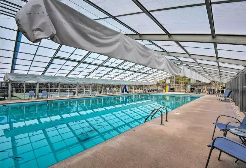 Dreamy Ellijay Resort Cabin W/ Game Room & Decks!