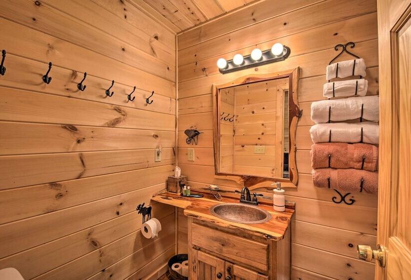 Dreamy Ellijay Resort Cabin W/ Game Room & Decks!