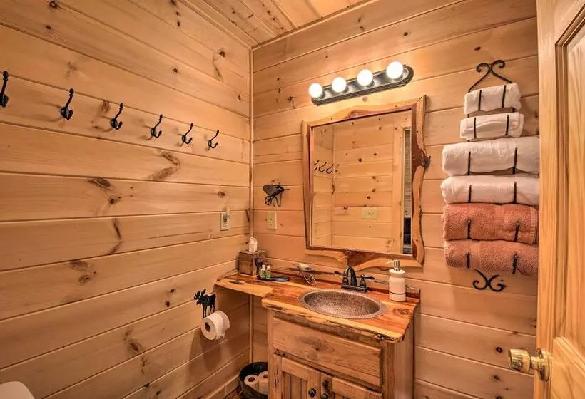 Dreamy Ellijay Resort Cabin W/ Game Room & Decks!