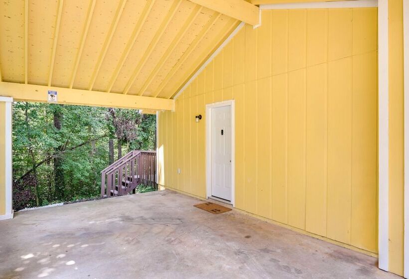 Fairburn Home W/ 2 Decks, Grill & Outdoor Dining!