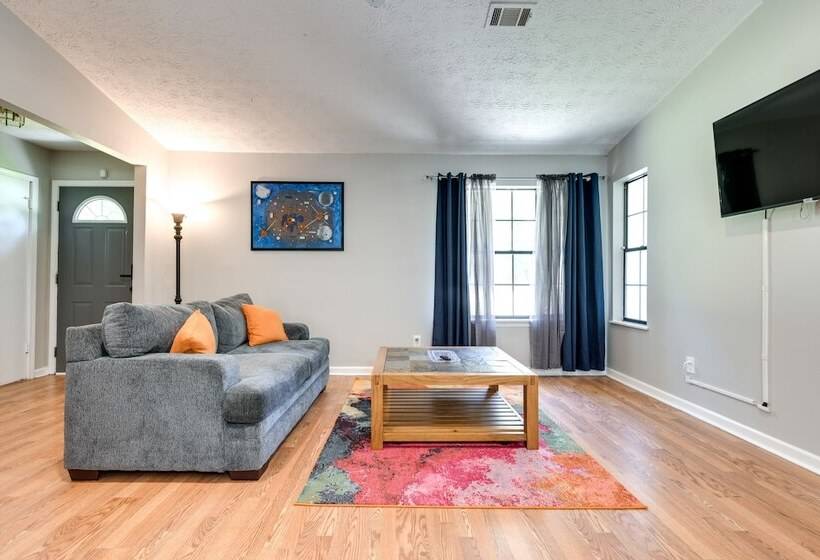 Fairburn Home W/ 2 Decks, Grill & Outdoor Dining!