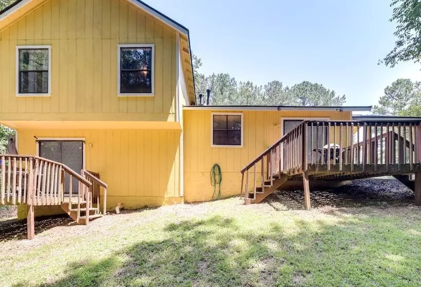 Fairburn Home W/ 2 Decks, Grill & Outdoor Dining!