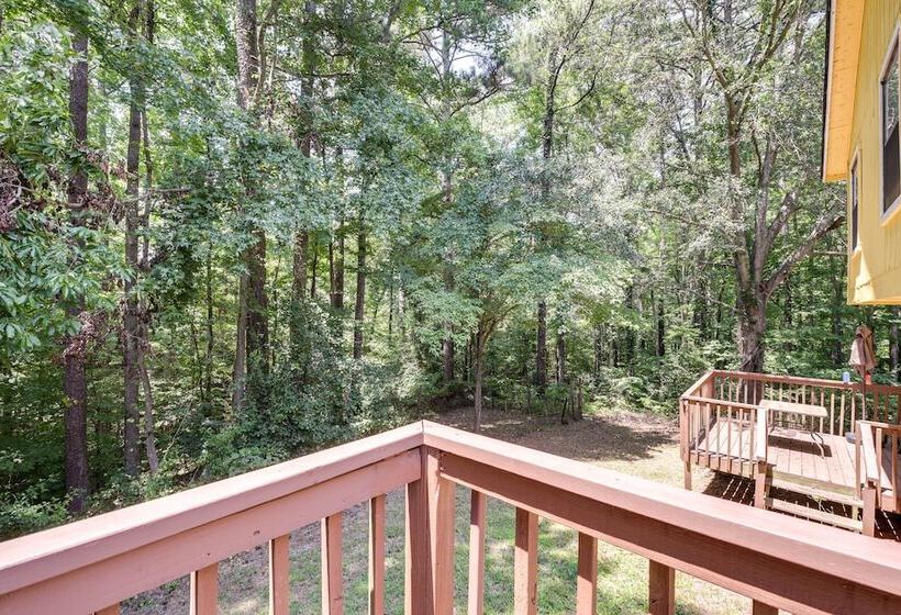 Fairburn Home W/ 2 Decks, Grill & Outdoor Dining!