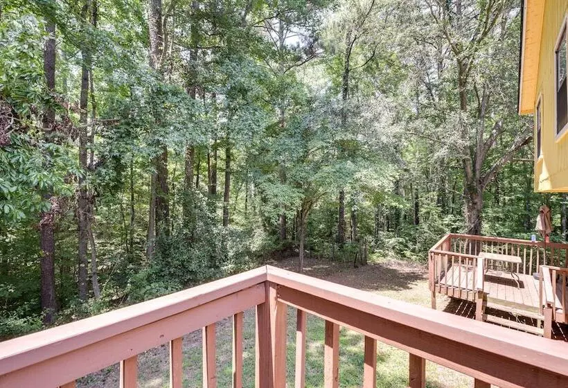 Fairburn Home W/ 2 Decks, Grill & Outdoor Dining!