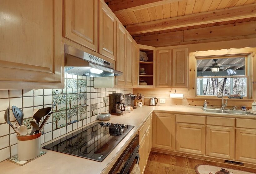 Family Friendly Jasper Cabin With Deck!