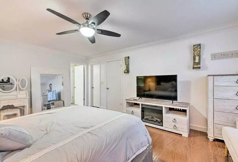 Family Friendly Marietta Home W/ Yard & Porch
