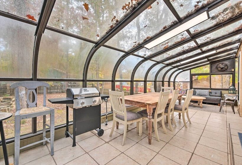 Family Friendly Marietta Home W/ Yard & Porch