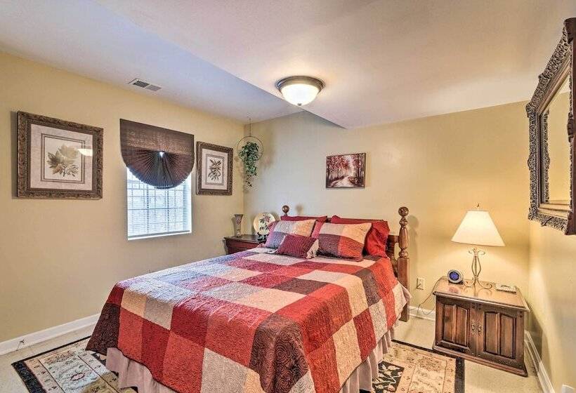 Family Home Near Panola Mountain State Park!