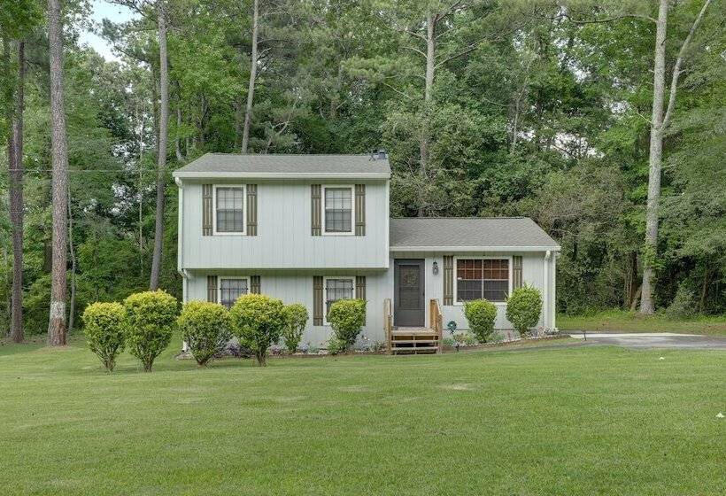 Family Home Near Panola Mountain State Park!