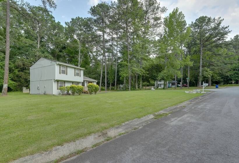 Family Home Near Panola Mountain State Park!