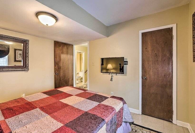 Family Home Near Panola Mountain State Park!