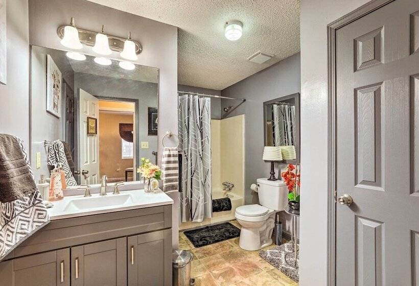 Family Home Near Panola Mountain State Park!