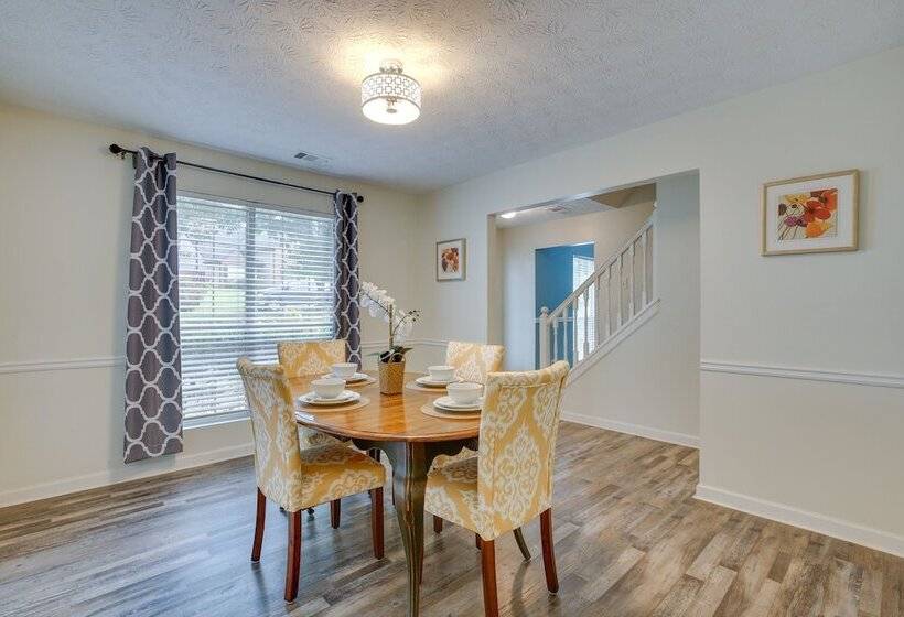 Family Home W/ Yard: 11 Mi To Dtwn Atlanta!