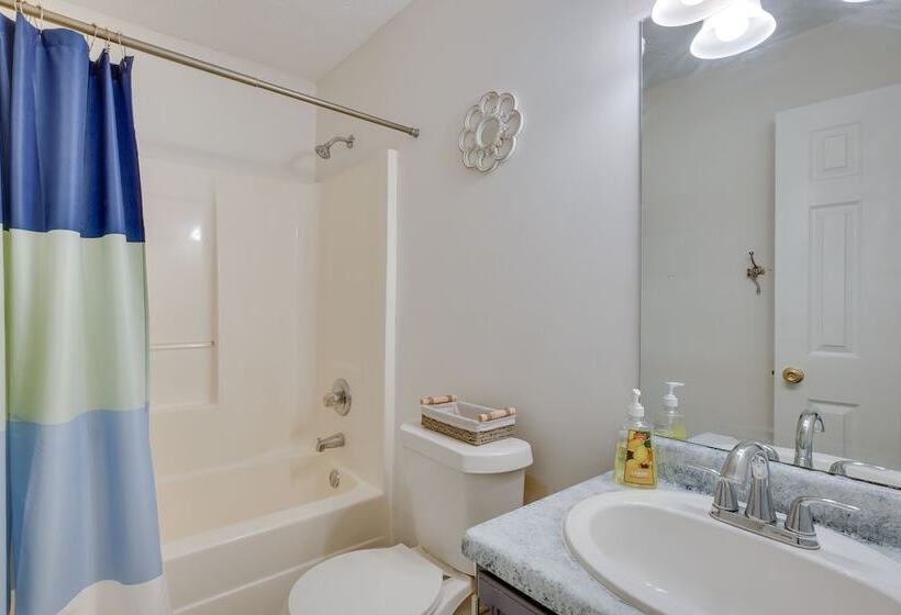 Family Home W/ Yard: 11 Mi To Dtwn Atlanta!