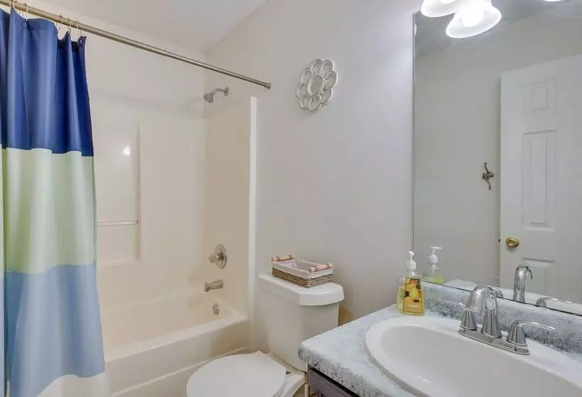 Family Home W/ Yard: 11 Mi To Dtwn Atlanta!