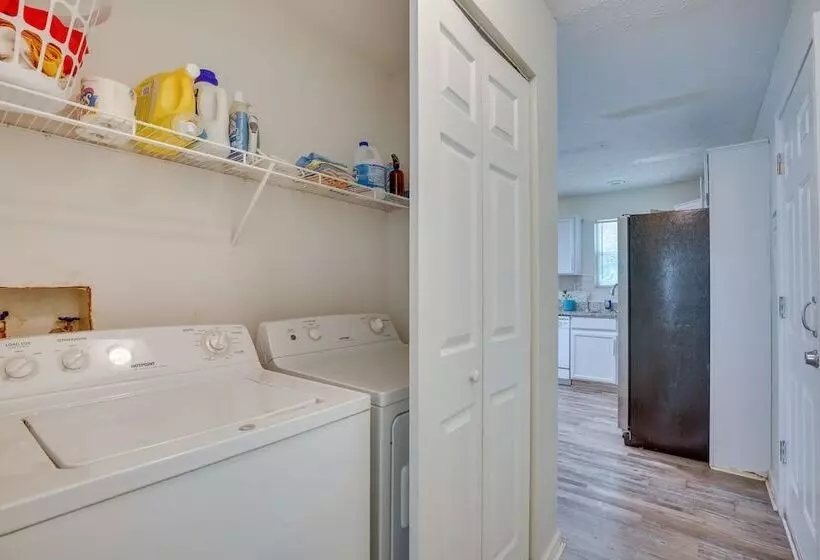 Family Home W/ Yard: 11 Mi To Dtwn Atlanta!