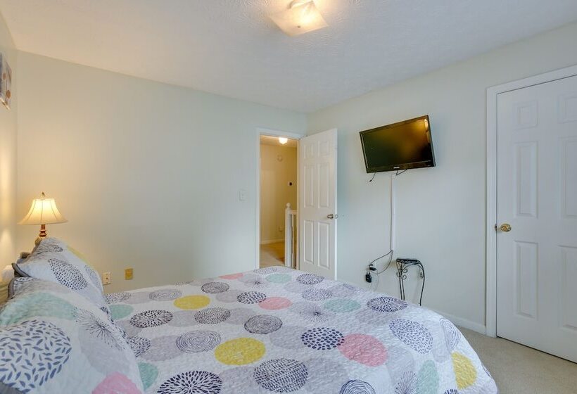 Family Home W/ Yard: 11 Mi To Dtwn Atlanta!