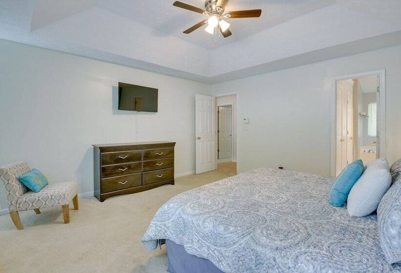 Family Home W/ Yard: 11 Mi To Dtwn Atlanta!