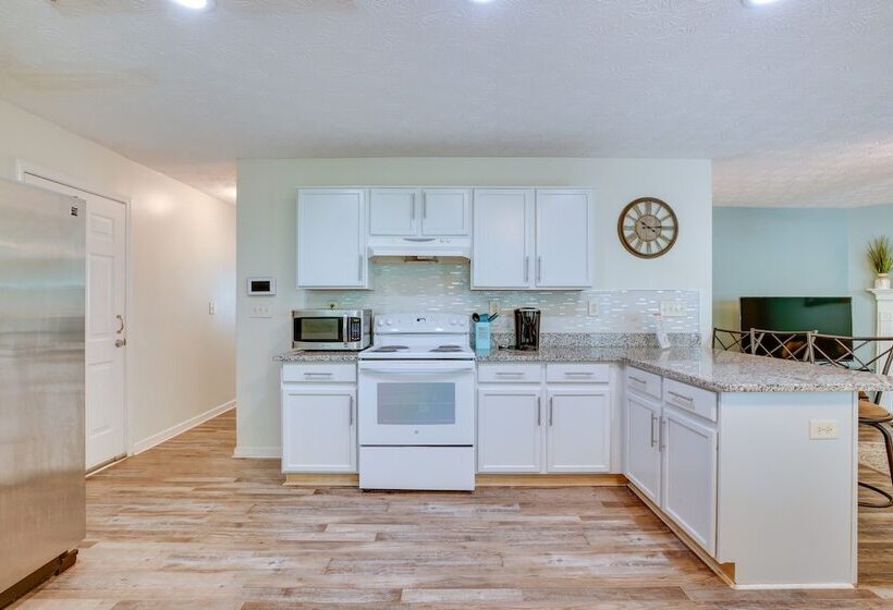 Family Home W/ Yard: 11 Mi To Dtwn Atlanta!