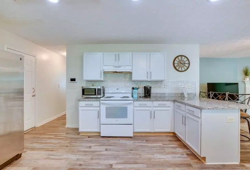 Family Home W/ Yard: 11 Mi To Dtwn Atlanta!