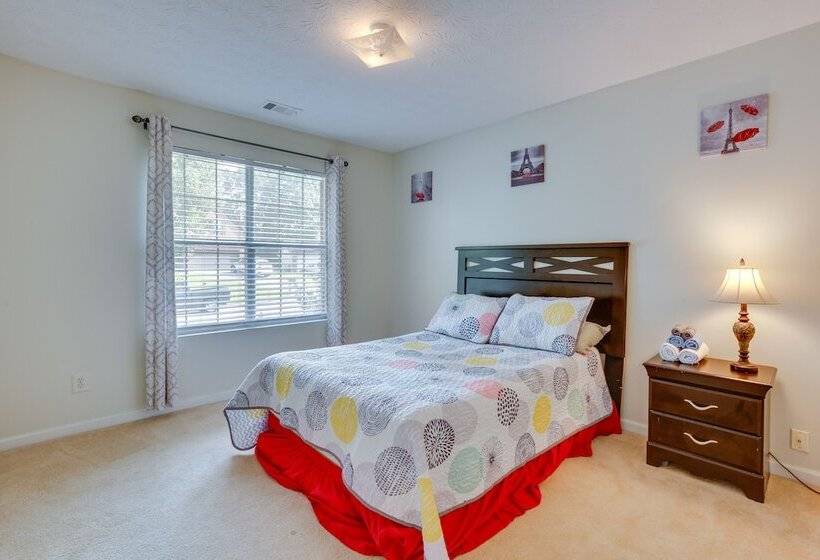 Family Home W/ Yard: 11 Mi To Dtwn Atlanta!