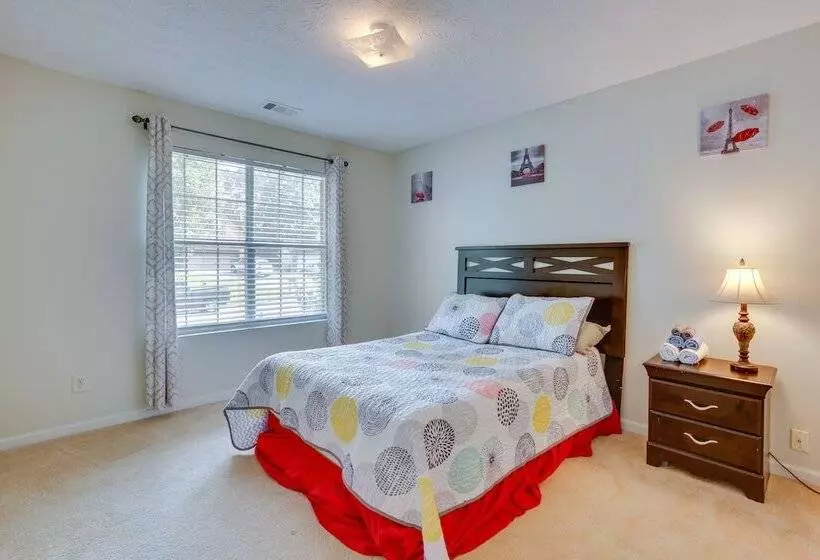 Family Home W/ Yard: 11 Mi To Dtwn Atlanta!