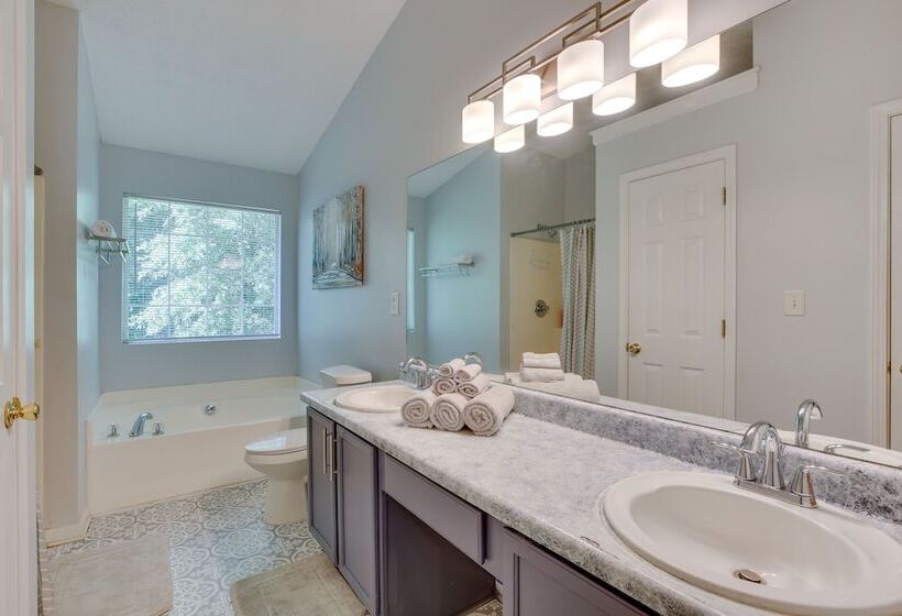 Family Home W/ Yard: 11 Mi To Dtwn Atlanta!