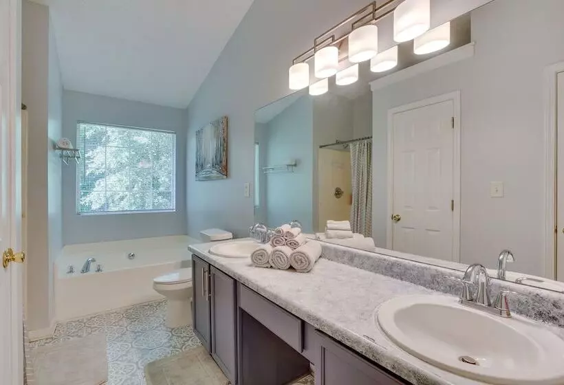 Family Home W/ Yard: 11 Mi To Dtwn Atlanta!