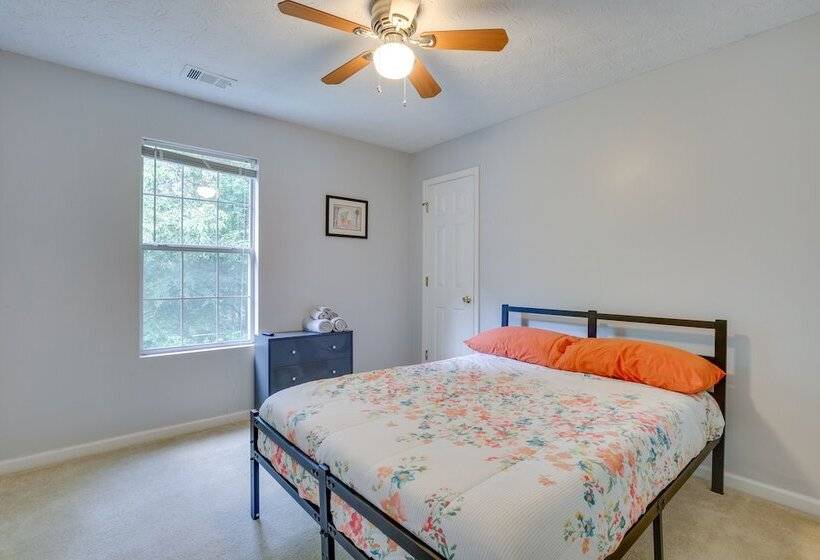 Family Home W/ Yard: 11 Mi To Dtwn Atlanta!