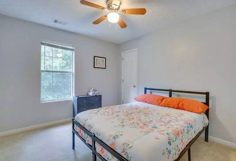 Family Home W/ Yard: 11 Mi To Dtwn Atlanta!