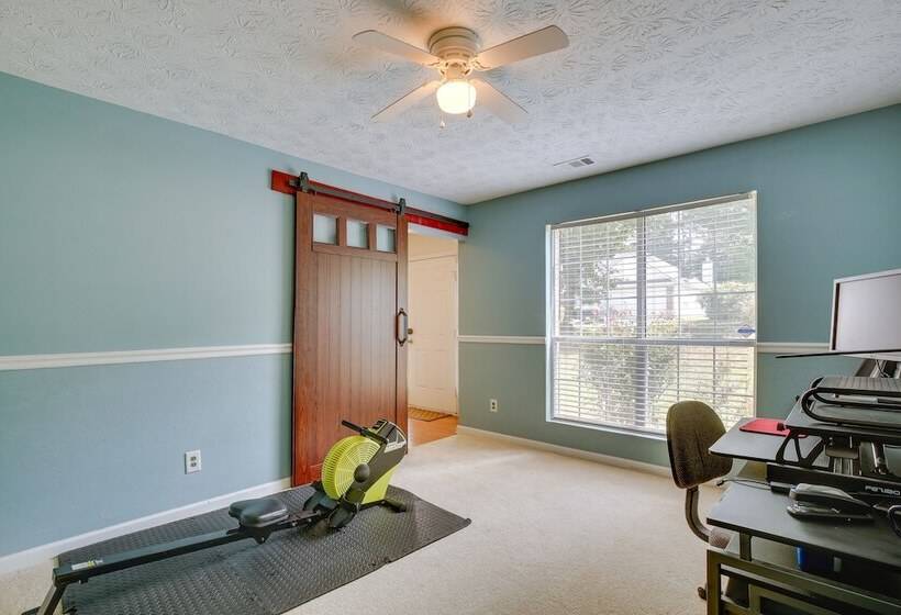 Family Home W/ Yard: 11 Mi To Dtwn Atlanta!