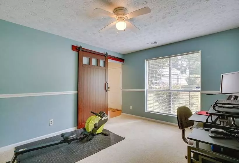 Family Home W/ Yard: 11 Mi To Dtwn Atlanta!