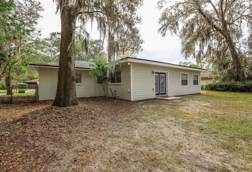 Gainesville Home W/ Fire Pit, 4 Mi To Uf Campus!