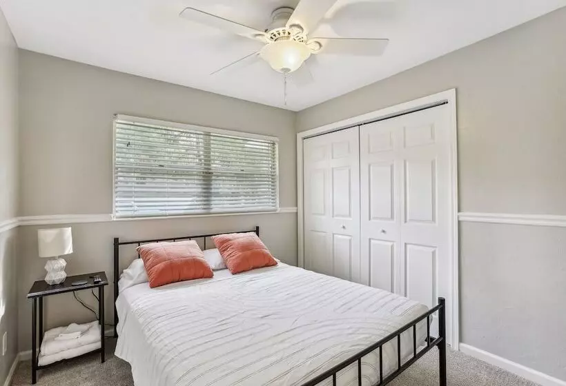 Gainesville Home W/ Fire Pit, 4 Mi To Uf Campus!