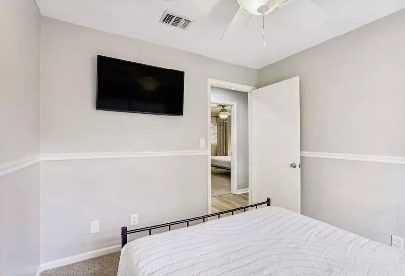Gainesville Home W/ Fire Pit, 4 Mi To Uf Campus!